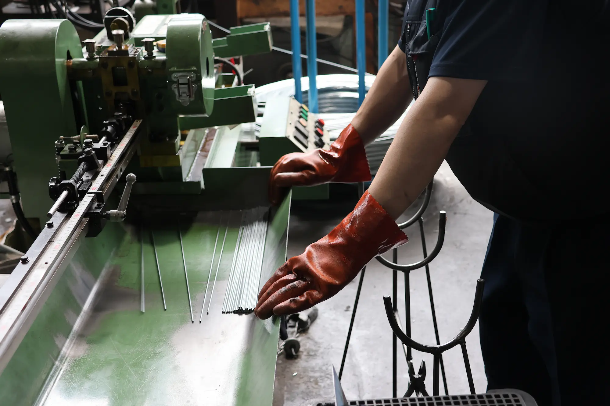 株式会社英慎製作所 直線カット工場